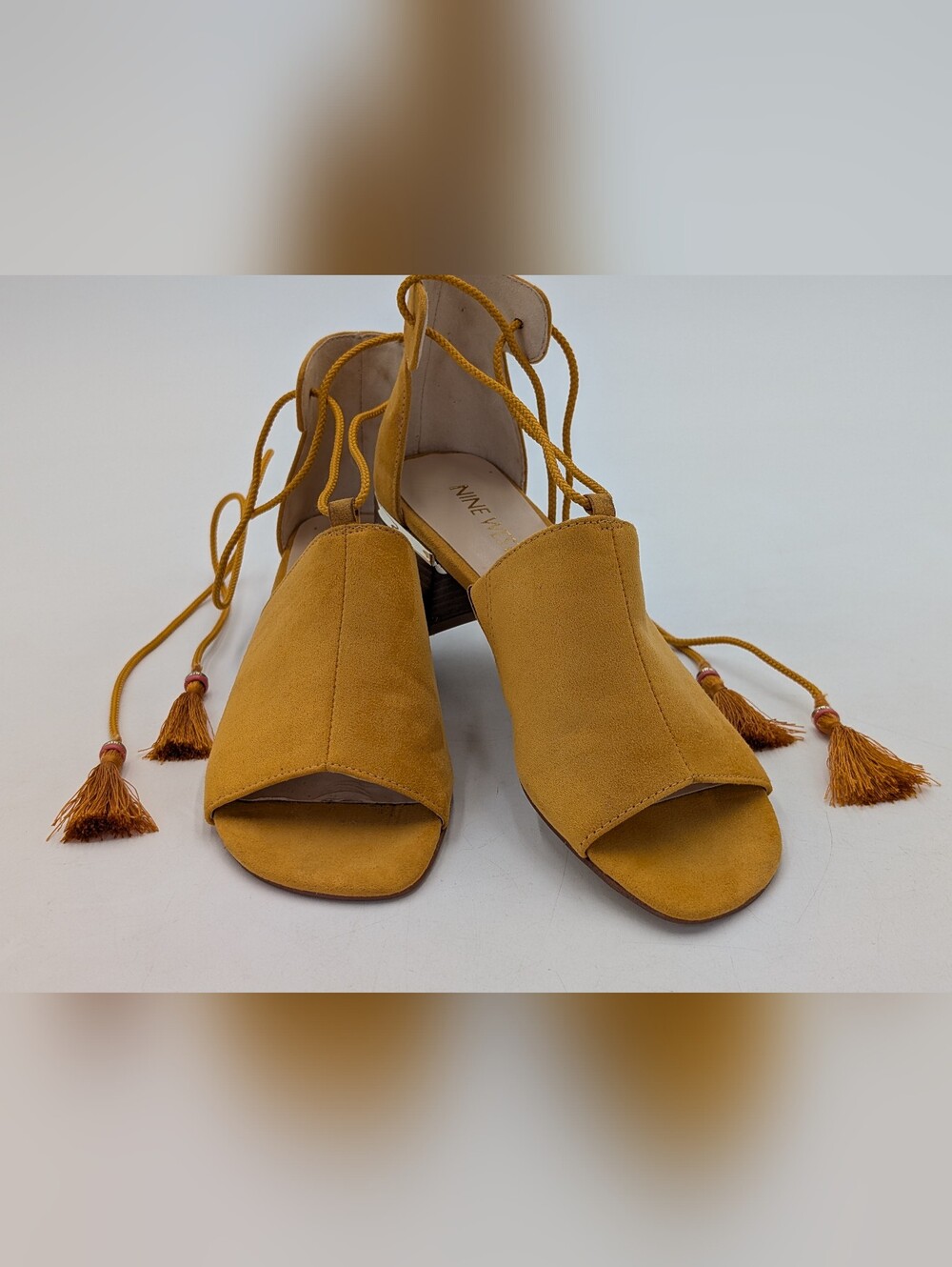 Nine West Sz 7M "Youdidto" Mustard Block Wood Heel Pearl Tassel Open Toe Sandals - Picture 2 of 16